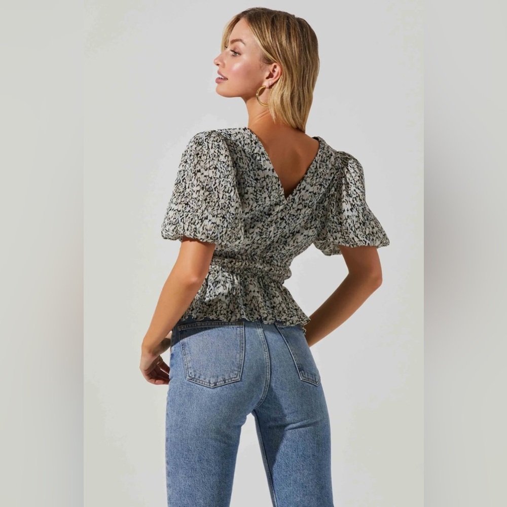 ASTR The Label Floral Bubble Puff Sleeve Blouse With Ties - Picture 2 of 12